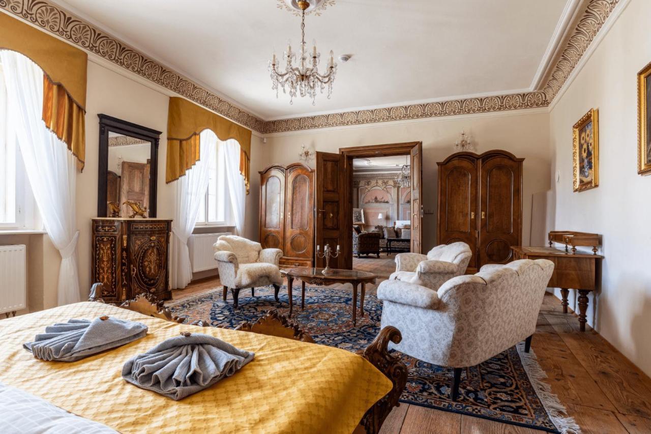 Ambrozuv Dvur Apartment Pouzdrany Bagian luar foto