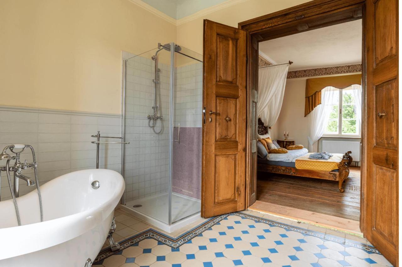 Ambrozuv Dvur Apartment Pouzdrany Bagian luar foto