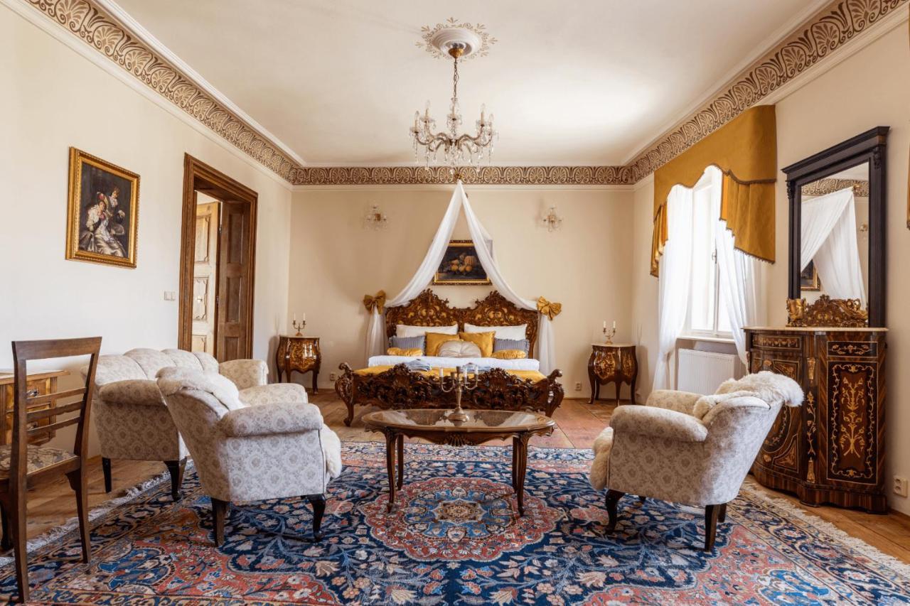 Ambrozuv Dvur Apartment Pouzdrany Bagian luar foto