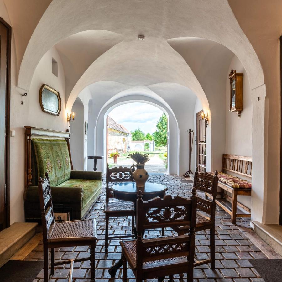 Ambrozuv Dvur Apartment Pouzdrany Bagian luar foto