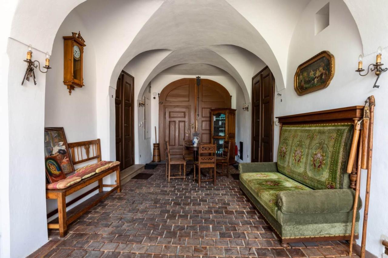 Ambrozuv Dvur Apartment Pouzdrany Bagian luar foto