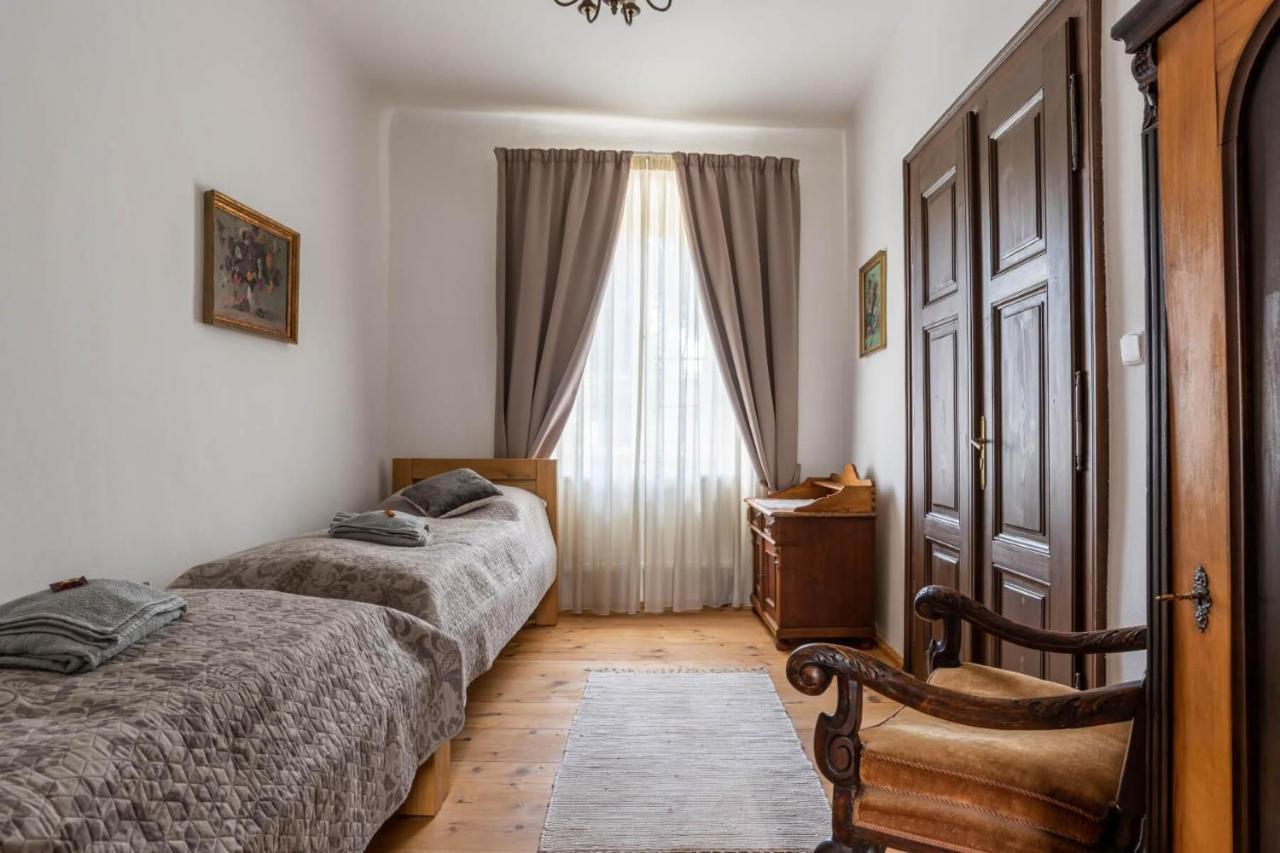 Ambrozuv Dvur Apartment Pouzdrany Bagian luar foto