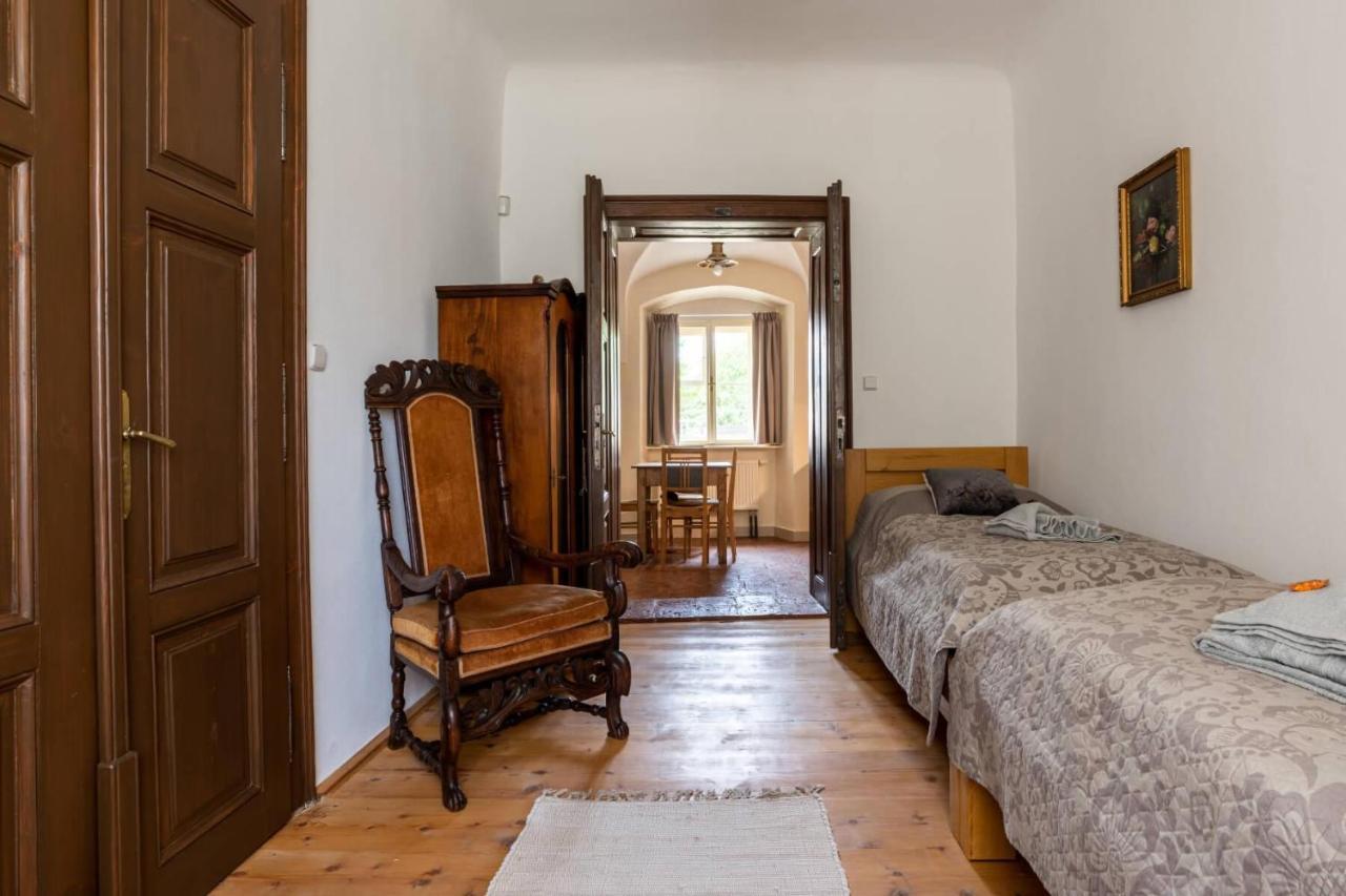 Ambrozuv Dvur Apartment Pouzdrany Bagian luar foto