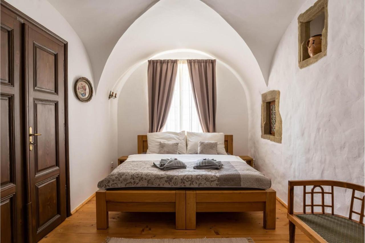Ambrozuv Dvur Apartment Pouzdrany Bagian luar foto